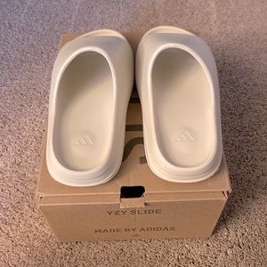 Yeezy Slide Adidas Bone Sandals for Men Size 7.5